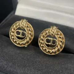 Item thumbnail for item 4268c238-945d-4fbe-b915-928098630358