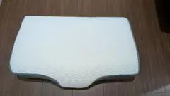 ニトリ　通気性の良い 横向き寝がラクな枕