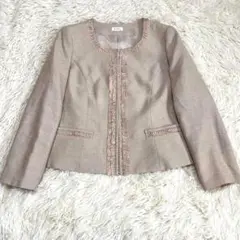 5627 ドレスデコ ノーカラーフリルジャケット XL 大きいサイズ ベージュ