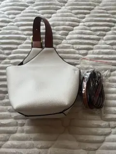 【美品】アシンメトリー ショルダーバック ミニバック ホワイト