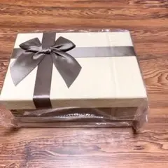 リボン付き ギフトボックス (21.3㎝×14.5㎝×9㎝, ふた白×底グレー)