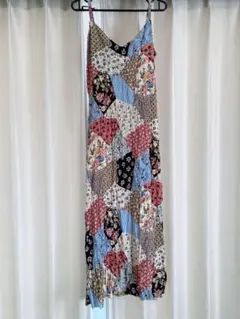 処分前大幅値下げ！！パッチワーク風⭐️花柄ワンピース　プリーツ加工