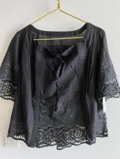 刺繍レース付きブラック、ホワイトトップス M-L 2枚セット