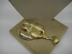 猫のゴールドカラー　ブローチ