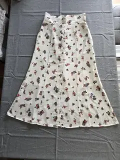 美品　夏向き花柄ハイウエストフレアスカート