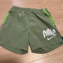 Nike オリーブグリーン ショートパンツ　サイズS 美品