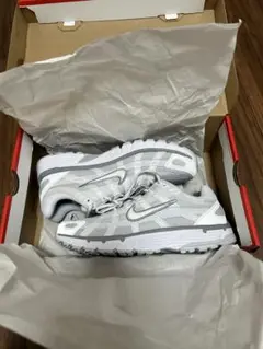 【新品未使用】Nike P-6000 スニーカー 24cm ホワイト/グレー