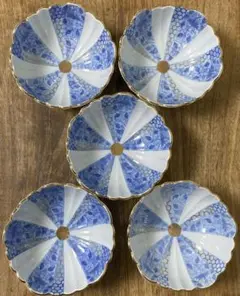 お正月　有田焼西山窯 小鉢揃 5枚 金彩古伊万里 染付唐草 菊割鉢 亀甲紋 中鉢 お正月 有田焼西山窯 小鉢揃 5枚 金彩古伊万里 染付唐草 菊割鉢