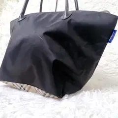 良品✨バーバリーブルーレーベル　ナイロン舟型トートバッグ　ブラック×ノバチェック