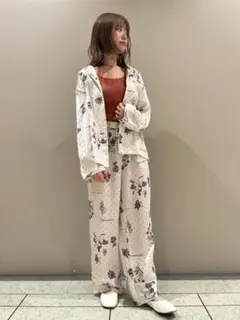 SNIDELHOME サテンプリントサテン開襟シャツu0026パンツ