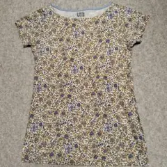 ユニクロの花柄のTシャツ
