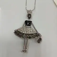 【お買得/未使用】バレリーナラインストーンネックレス