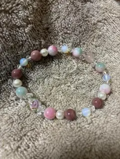 薔薇のとんぼ玉とキャンディジェイドのブレス 内径16cm