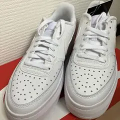 【新品タグ付き】 NIKE DM0113-100 ホワイトスニーカー