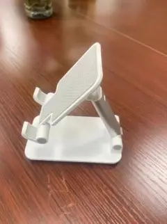 調整可能なホワイトスマホスタンド