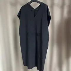 黒ひざ丈ワンピース 半袖