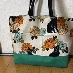 猫と薔薇柄　とっても大きめトートバッグ　サブバッグ　手提げバッグ
