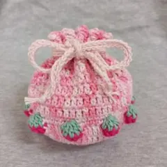 いちご　巾着　ミニ巾着　ポーチ　編み物　ハンドメイド　かぎ編み