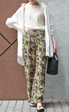 [新品未使用]SLOBE IENAボタニカルフラワーパンツ　ブラック花柄　フリー