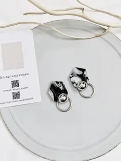 マーブルブラックデザインピアス