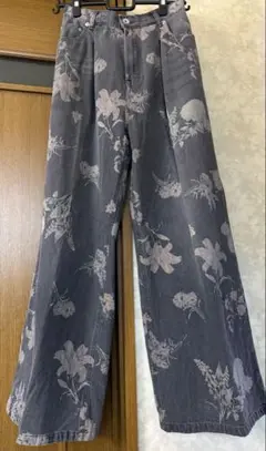 フラワープリント デニムパンツ