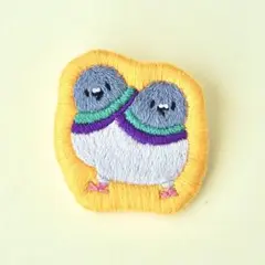 ダブルはと　刺繍ブローチ