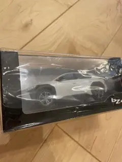 Amazon.co.jp: トヨタ bZ4X ミニカー カラーサンプル プラチナ