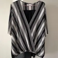 ストライプデザイン Vネックシャツ 半袖