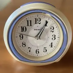 SEIKO アナログ目覚まし時計 クリーム色と青色