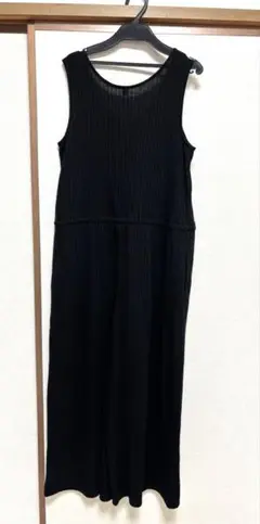オールインワン　黒　つなぎ　パンツ　ノースリーブ　サロペット