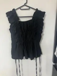 フリル付きブラックノースリーブ　しまむら