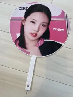 TWICEナヨン NAYEON うちわ READY TO BE トレカ付き