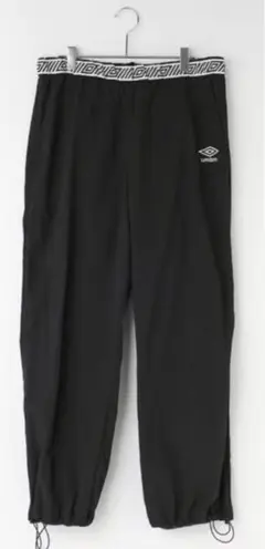 Umbro ナイロンパンツ　ブラックL