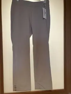 新品タグ付き　ギャラリービスコンティ　裾ハートボタンストレッチパンツ2