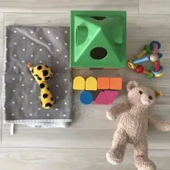 IKEA 赤ちゃんお世話5点セット　木製お家　ガラガラ　オムツ替マット