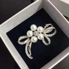 パールブローチ