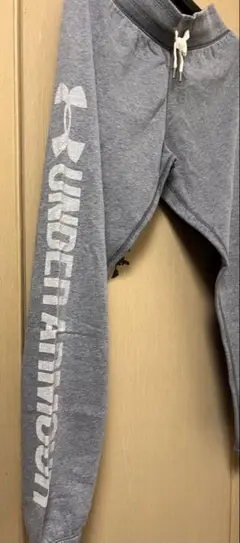 UNDER ARMOUR グレー スウェットパンツ　 M