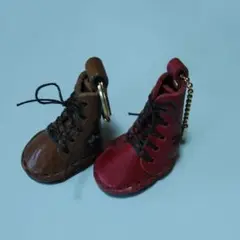 ハンドメイド ブーツ型キーホルダー ２個セット