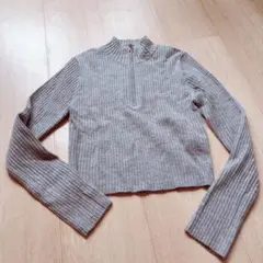 グレー リブ編み ジップネックショート丈ニット