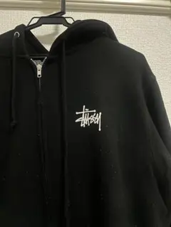 Stüssy ブラック ジップアップパーカー