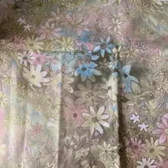 花模様生地。布地。新品未使用。3メートル。フレンチミルキープリント。