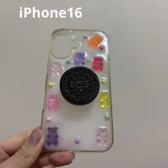 OreoクッキーとグミのiPhone16ケース