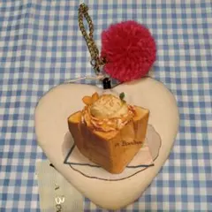 a BonBons ハート型パスケース