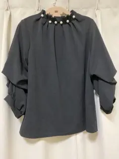 ☆未使用美品☆LIVIETTA黒パール付き七部丈ブラウスカットソーＭ