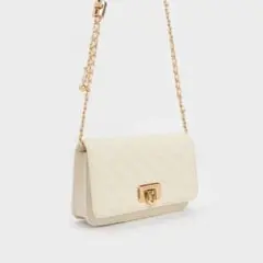 Cressida クレシダ キルトプッシュロッククラッチ - クリーム CHARLES & KEITH｜Cressida クレシダ キルトプッシュロック