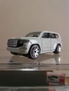 トミカ　 トヨタ　 ランドクルーザー 　カスタム　ローダウン　ミニカー