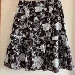 8月限定お値下げ❣️未使用品❣️KEITHフラワープリント茶色の花柄スカート ひざ丈