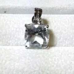 クリスタル 四角形ペンダントトップ