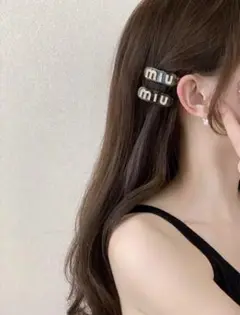MIU MIU ロゴ ヘアピン 2つセット