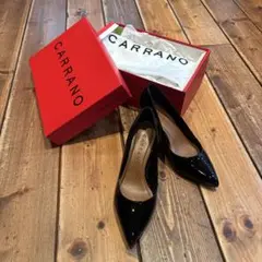 カラーノ CARRANO ポインテッドトゥパンプス 黒 エナメル EUR36